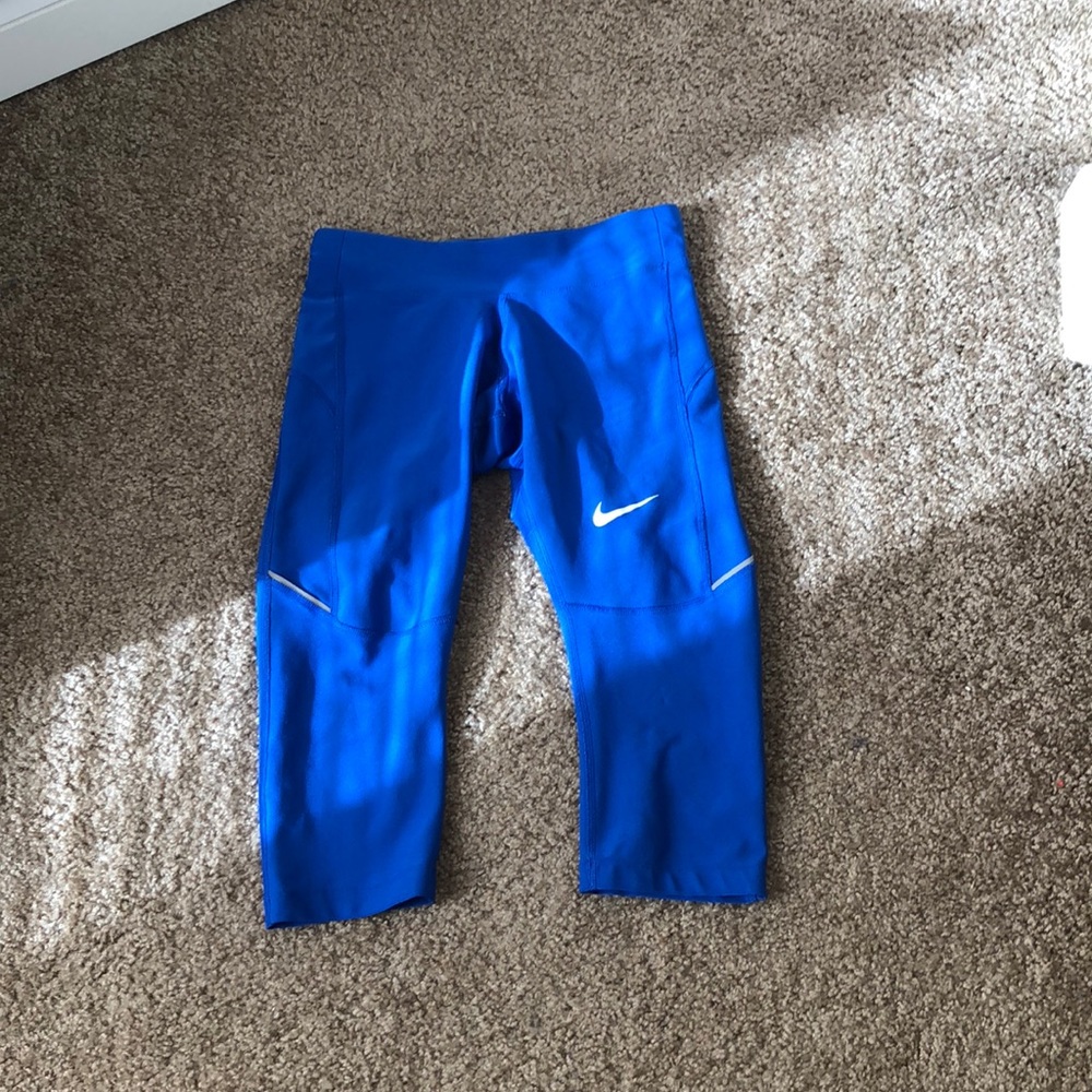 Blue Nike dri-fit cropped tights